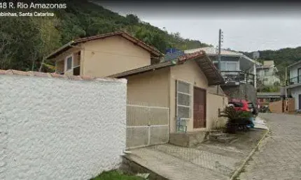 Casa 2 quartos para venda no bairro Zimbros em Bombinhas