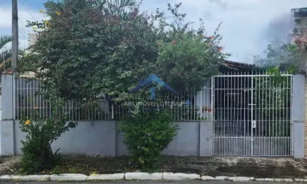Casa com 4 dorms, Maracanã, Praia Grande - R$ 550 mil, Cod: 3904