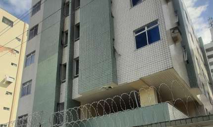Apartamento próximo ao Colégio Farias Brito, entre Av. Dom Luiz e Av. Santos Dumont, c/ Sala, 02 quartos (01 Suite), Cozinha, DCE, Armários, 01 Vaga, Condominio c/ Portaria 24 horas e 01 Elevador.
