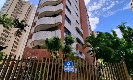 Apartamento na Aldeota, c/ excelente localização, Sala, Varanda, 03 Suites, Cozinha, Área de serviço, DCE, Armários e 01 vaga.