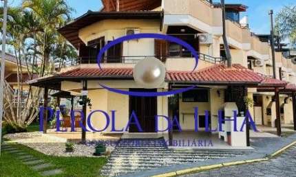 Apartamento Triplex Espaçoso na Quadra do Mar - Oportunidade Única!