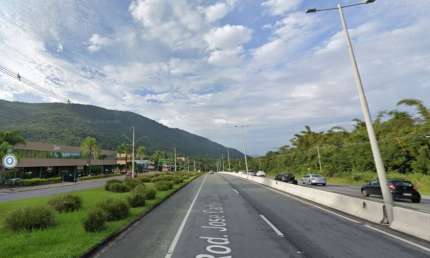 Excelente área plana com 26 m de frente para a SC 401