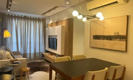 Não perca a oportunidade de adquirir este incrível apartamento de 2 quartos, sendo 1 suíte, com 2 banheiros, 68m2 de área e 1 vaga de garagem no Centro de Florianópolis.