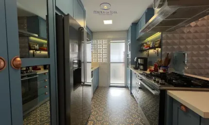 Venha morar em um verdadeiro paraíso à beira mar! este apartamento de 2 suítes na agronômica, em florianópolis, é o que você sempre sonhou. com 108m2 de área, ele oferece todo o conforto e praticidade