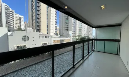 Venha conhecer este lindo apartamento studio à venda no coração do centro de florianópolis! com 1 quarto, 1 banheiro, 1 vaga de garagem e 54,00 m2 de área, este imóvel é perfeito para quem busca confo