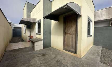 Casa com 2 quartos para alugar no Itacolomi, Balneário Piçarras , 80 m2 por R$ 1.990