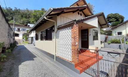 Casa com 3 quartos para alugar no Velha, Blumenau , 86 m2 por R$ 2.350