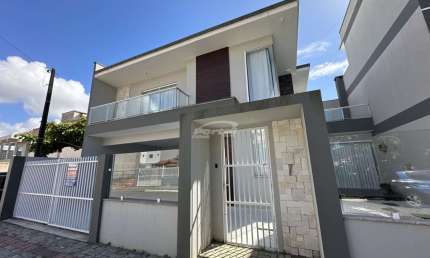 Casa com 3 quartos para alugar no Itacolomi, Balneário Piçarras , 160 m2 por R$ 5.500