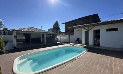Casa com 3 quartos para alugar no Itacolomi, Balneário Piçarras , 150 m2 por R$ 4.900