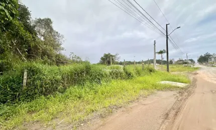 Terreno à venda no Itacolomi, Balneário Piçarras  por R$ 430.000