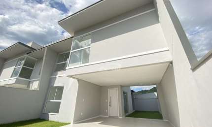 Casa com 3 quartos à venda na Bela Vista, Gaspar , 140 m2 por R$ 690.000