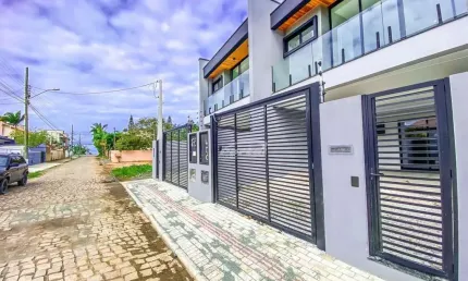 Casa com 3 quartos à venda no itacolomi, balneário piçarras , 147 m2 por r$ 930.000