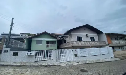 Casa com 3 quartos à venda no Itoupavazinha, Blumenau  por R$ 1.200.000