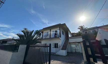 Casa com 2 quartos à venda no Gasparinho, Gaspar , 251 m2 por R$ 790.000
