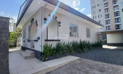 Casa comercial com 5 salas para alugar no Garcia, Blumenau , 140 m2 por R$ 4.000