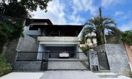 Casa com 3 quartos à venda na Escola Agrícola, Blumenau , 220 m2 por R$ 1.100.000