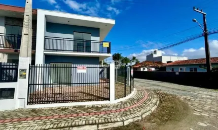 Casa com 2 quartos à venda no itacolomi, balneário piçarras , 81 m2 por r$ 550.000