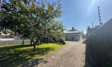 Casa com 5 quartos para alugar no Itacolomi, Balneário Piçarras , 150 m2 por R$ 7.000