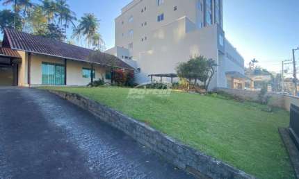 Casa com 3 quartos para alugar na Escola Agrícola, Blumenau , 184 m2 por R$ 5.000