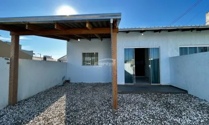 Casa com 2 quartos para alugar no Itacolomi, Balneário Piçarras , 61 m2 por R$ 2.400