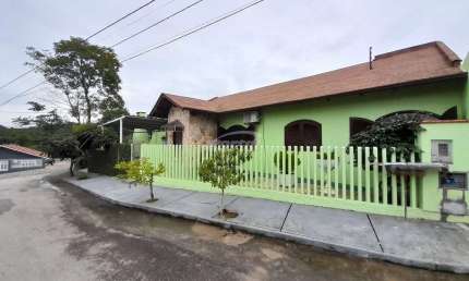 Casa com 3 quartos para alugar em Santa Terezinha, Gaspar , 180 m2 por R$ 4.000