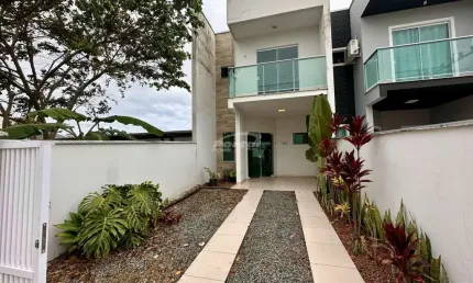Casa com 2 quartos para alugar no Itacolomi, Balneário Piçarras , 72 m2 por R$ 2.600