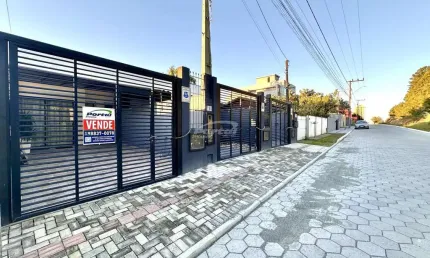 Casa com 2 quartos à venda no itacolomi, balneário piçarras , 61 m2 por r$ 600.000