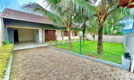 Casa com 3 quartos para alugar no Badenfurt, Blumenau , 245 m2 por R$ 3.200