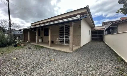 Casa com 3 quartos para alugar no itajubá, barra velha , 150 m2 por r$ 4.000
