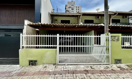 Casa com 3 quartos para alugar no itacolomi, balneário piçarras , 104 m2 por r$ 3.100