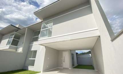 Casa com 3 quartos à venda na Bela Vista, Gaspar , 140 m2 por R$ 690.000