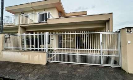 Casa com 3 quartos para alugar no Centro, Penha , 100 m2 por R$ 3.500