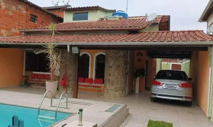 Casa à venda no bairro Praia das Palmeiras - Caraguatatuba/SP