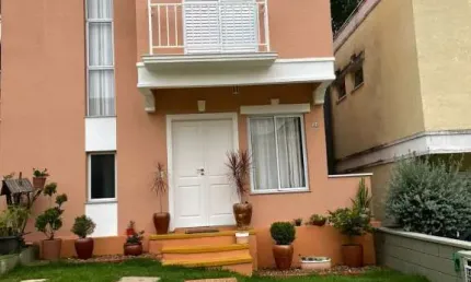 VILLAGIO DI FIORI - Casa a venda em Cotia/SP na Chácara Pavoeiro no Villaggio Di Fiori