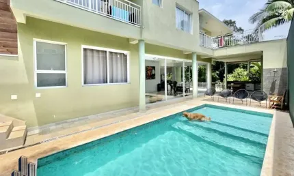 Condomínio Aldeia da Fazendinha - Casa Alto Padrão no Condomínio Aldeia da Fazendinha - 4dorms / 2suítes - Moderna, gourmet, piscina!