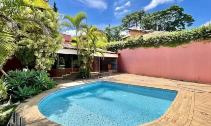Condomíno Chácara São João - Casa Alto Padrão no Condomínio Chácara São João - 4d/1ste - Integrada, lareira, piscina e churrasqueira!