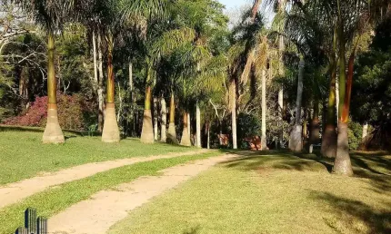 Chácara com piscina, salão para festas, quiosque, extenso gramado na Bunjiro Nakao