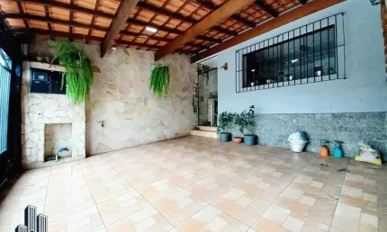 Casa térrea à venda em Cotia/SP no jardim Sábia 110m², recém reformada!