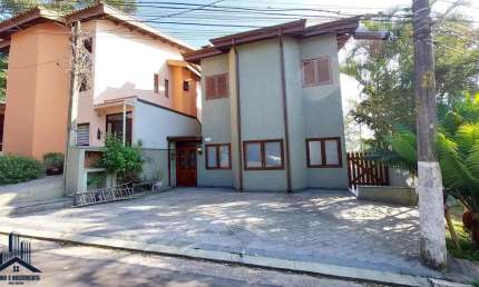 Condomínio Petit Village - Linda casa para locação em Cotia/SP na Chácara Pavoeiro no condomínio Petit Village com 173m²
