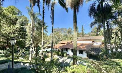 Condomínio Jardim Algarve - Casa Alto Padrão para locação no Condomínio Jardim Algarve - 3 dorm/1 suíte + LOFT hóspedes + . Piscina, gourmet e amplo jardim!