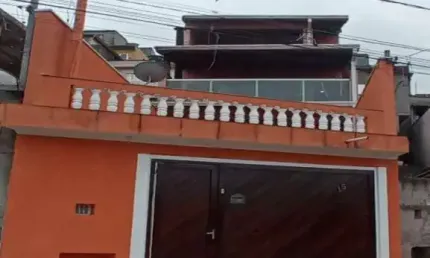 Casa à venda em Cotia/SP, no Jardim Araruama com 350m²