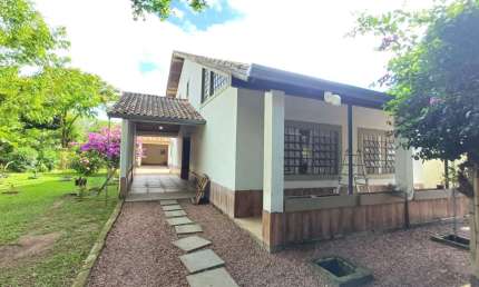 Casa com 3 quartos à venda na Quinze de Novembro, 214, Flórida, Guaíba por R$ 890.000