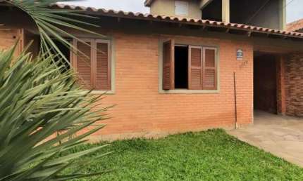 Casa com 3 quartos à venda na Avenida Dona Frutuosa, 1171, Coronel Nassuca, Guaíba por R$ 450.000