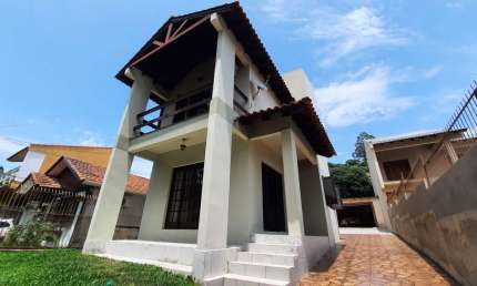 Casa com 3 quartos à venda na Doutor Nazário Leitão dos Santos, 101, Centro, Guaíba por R$ 740.000