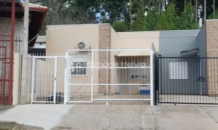 Casa com 2 quartos à venda na Antônio Caringe, 266, Jardim dos Lagos, Guaíba por R$ 249.900