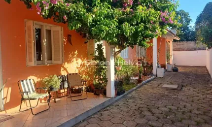 Casa em condomínio fechado com 2 quartos à venda na Avenida Osvaldo Aranha, 222, Flórida, Guaíba por R$ 220.000