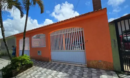 Casa com 6 dorms, Caiçara, Praia Grande - R$ 750 mil, Cod: 3161