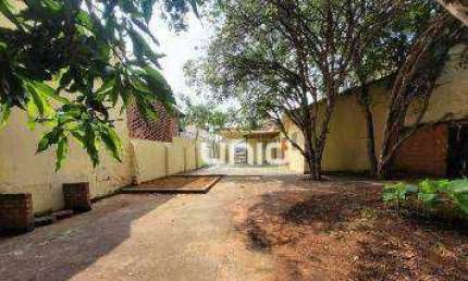 Casa com 3 dormitórios à venda, terreno de 572m² e 188 m² de construção por R$ 800.000 - Paulista - Piracicaba/SP