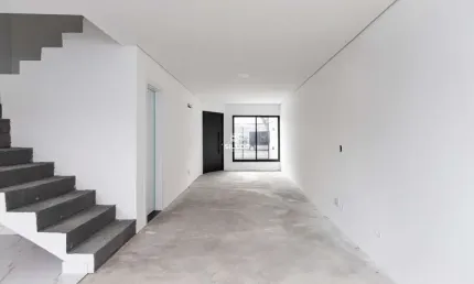 Sobrado 02 com 03 Quartos, Closet e 02 Vagas no Hauer