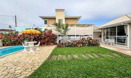 Casa à venda com 5 quartos e piscina no Litoral - Caiobá/PR